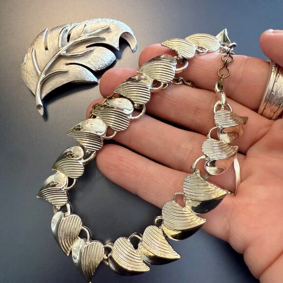 Vintage Silver Tone Leaf Inspired Brooch & Collar Necklace - Picture 7 of 9